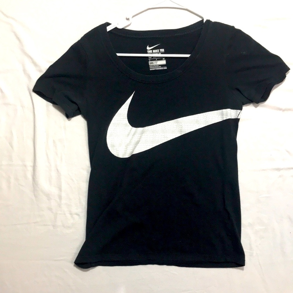 Women’s black NIKE tee